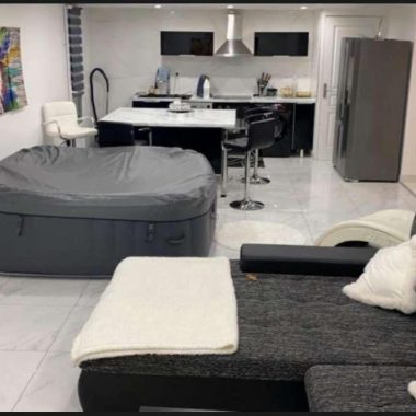 Séjour Love Room – Jacuzzi & Piscine privée